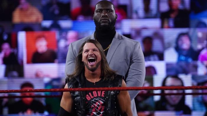 Jordan Omogbehin es presentado como guardaespaldas de AJ Styles en Monday Night RAW