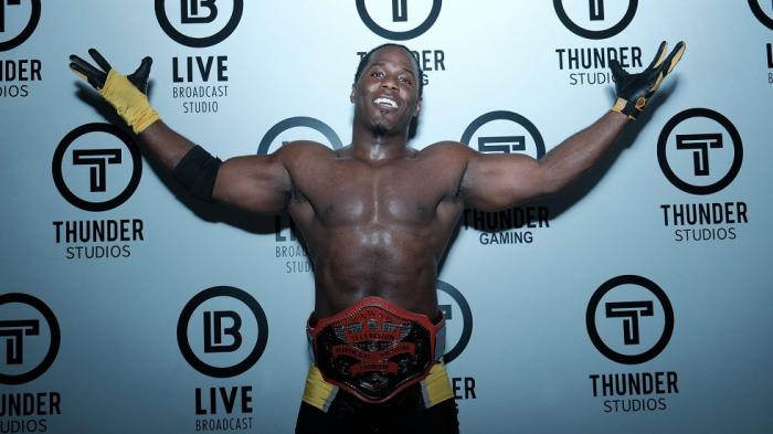 Elijah Burke se convierte en el nuevo campeón NWA TV