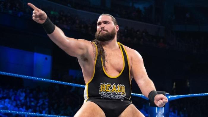 Tucker podría haber regresado al roster de SmackDown