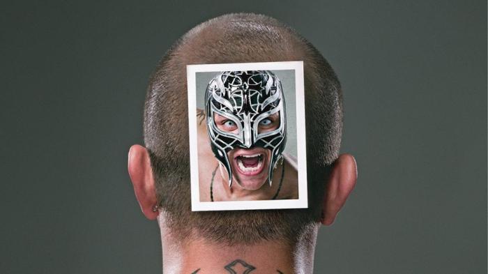 Rey Mysterio revela quién tuvo la idea de quitarle la máscara en WCW