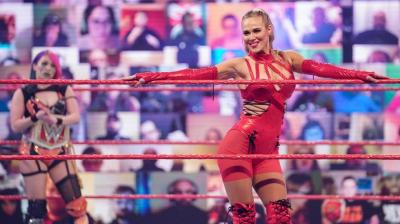 WWE Raw: Lana evita la mesa - Alexa Bliss y Bray Wyatt presentan una nueva mascota