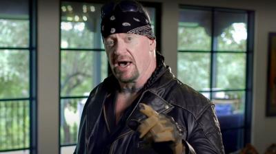 The Undertaker sorprende a varios fans para promocionar una campaña de WWE y Omaze