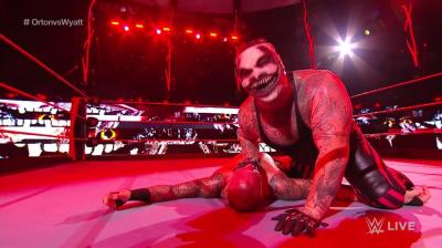 The Fiend ataca a Randy Orton en Monday Night RAW