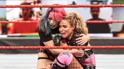 Lana se perderá el combate por los Campeonatos de Mujeres por Parejas en WWE TLC 2020