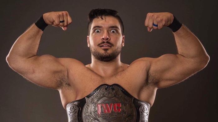 Ethan Page confirma que se verá obligado a entrar a cuarentena