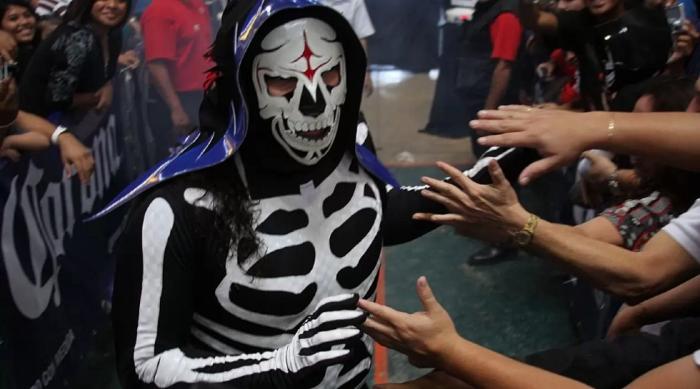 La Parka es ascendido al Salón de la Fama de AAA en Triplemania XXVIII