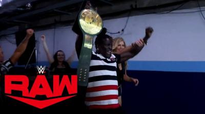 WWE Raw: Ausencia de leyendas previamente anunciadas - Charlotte y Ric Flair vuelven a enfrentarse