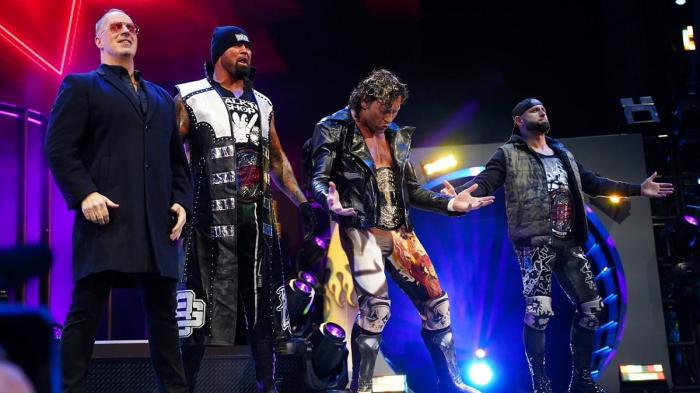 Kenny Omega, Don Callis, Doc Gallows y Karl Anderson