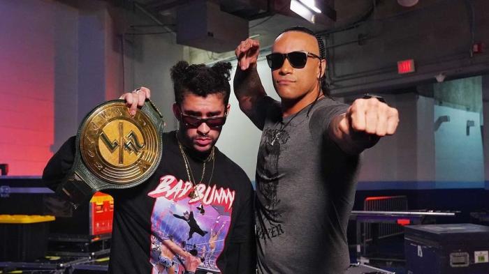 Bad Bunny aparece en Saturday Night Live con el Campeonato WWE 24/7