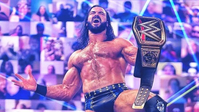 Drew McIntyre con el cinturón de campeón de WWE