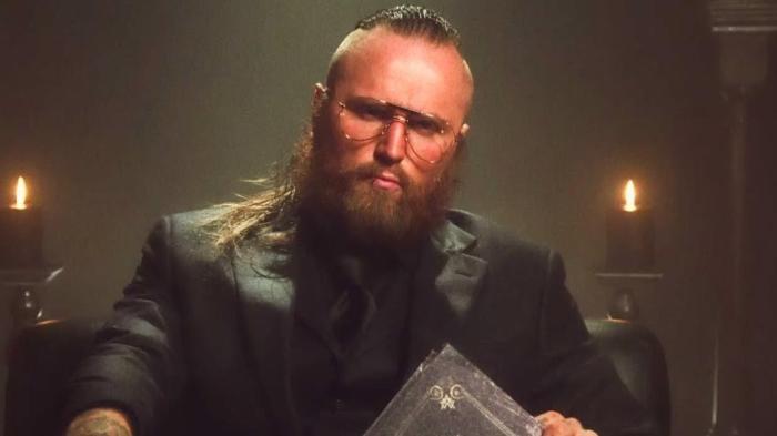 Aleister Black revela los planes detrás de sus segmentos en SmackDown