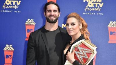 Seth Rollins y Becky Lynch