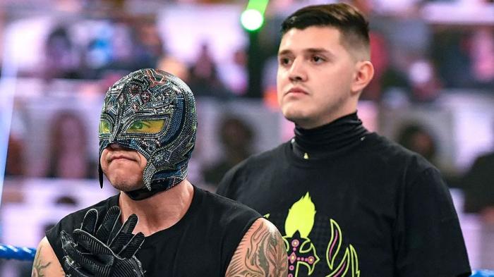 Rey Mysterio y Dominik